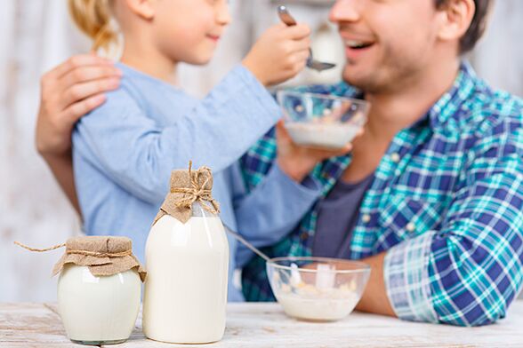 The diet needs to prepare the body by gradually adding kefir to the diet