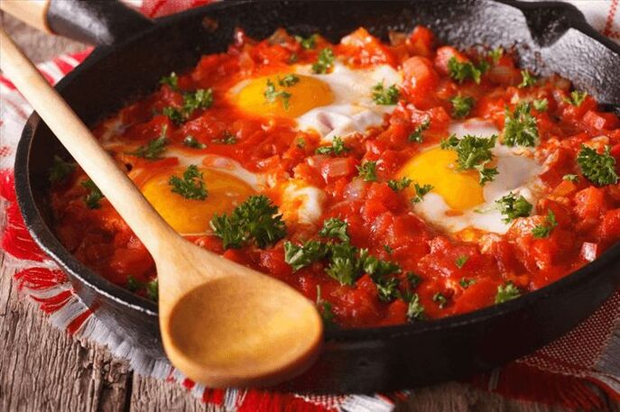 Scrambled Eggs with Tomatoes and Bell Peppers