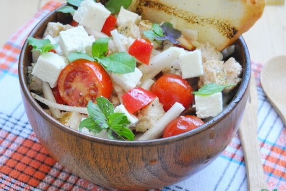 Grain salad with basmati rice for those trying to lose weight on the Mediterranean diet