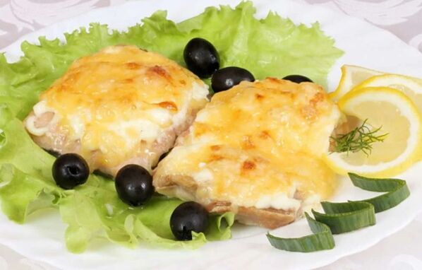 Grilled fish with cheese will be a delicious and healthy dish on the Mediterranean diet menu.