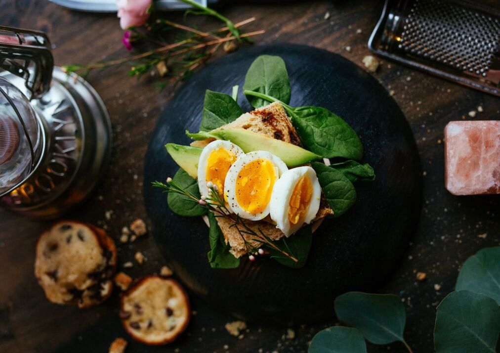 Egg and avocado sandwich for pancreatitis